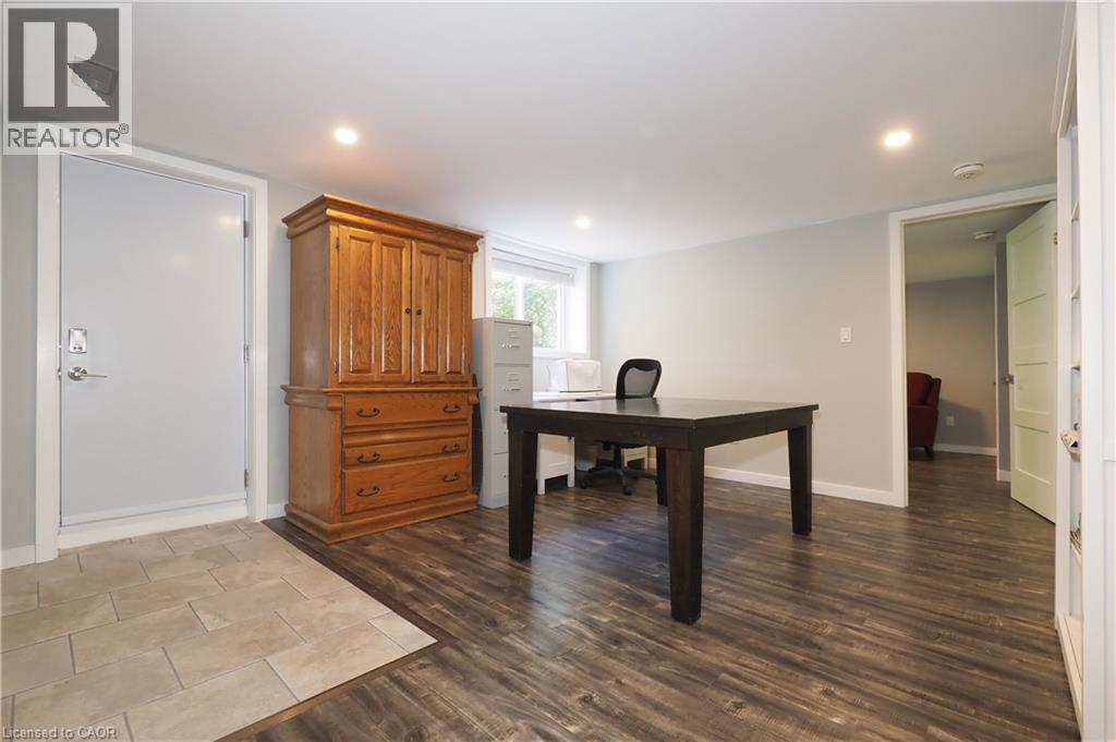Photo 33 of 20 Gay Crescent, Kitchener ON