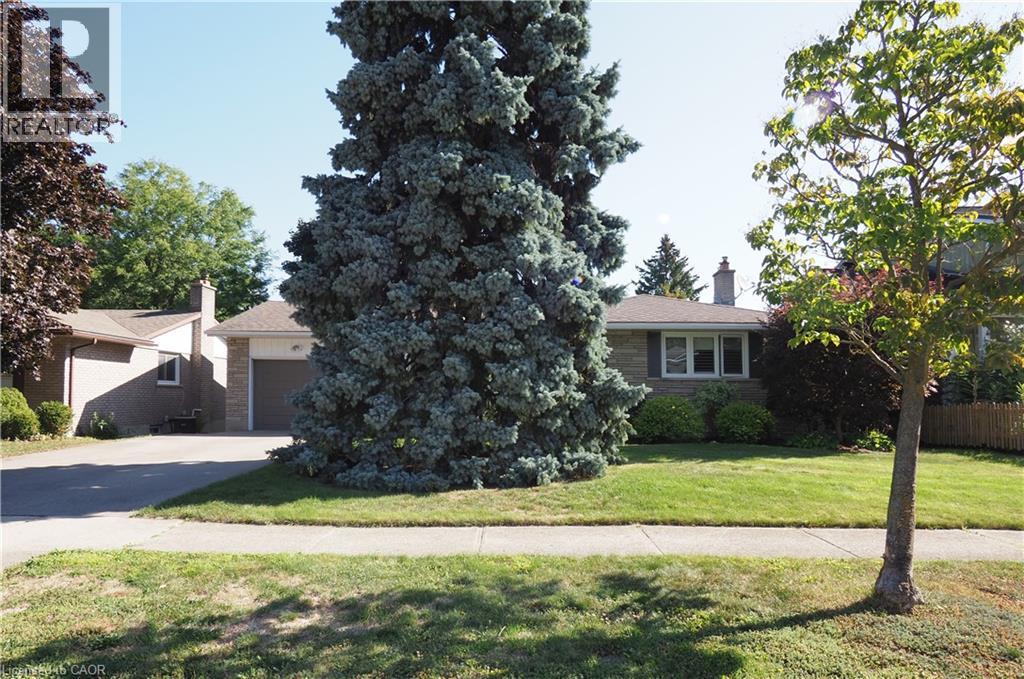Photo 4 of 20 Gay Crescent, Kitchener ON