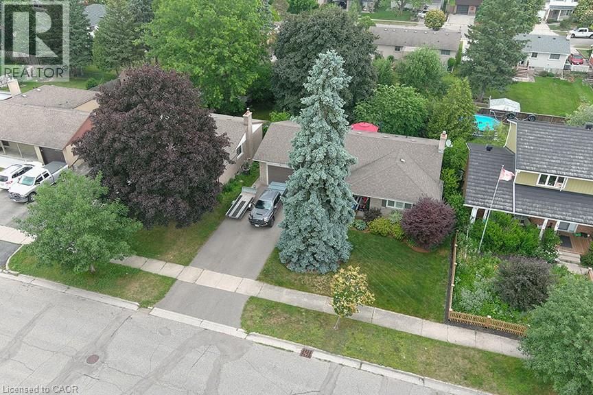 Photo 7 of 20 Gay Crescent, Kitchener ON