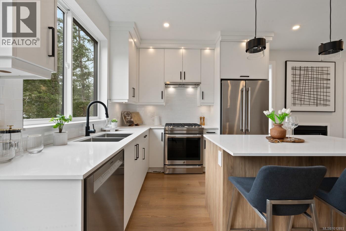 Photo 3 of 556 Belford Pl, Langford BC