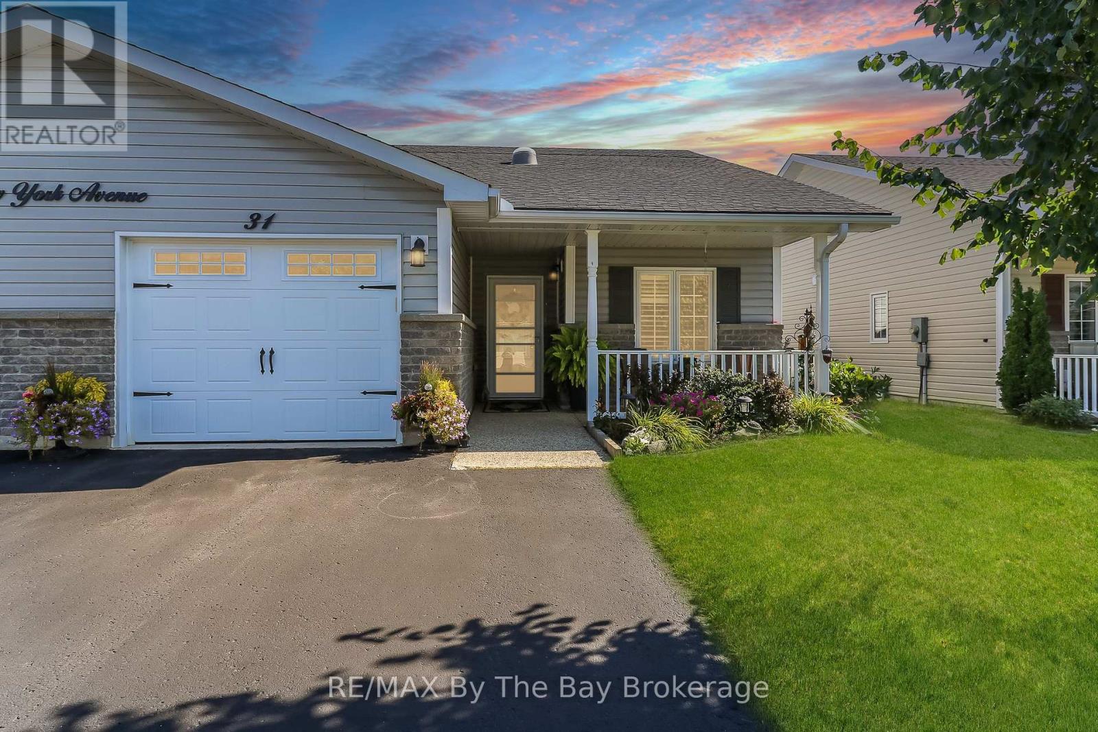 Photo 1 of 31 New York Avenue, Wasaga Beach ON