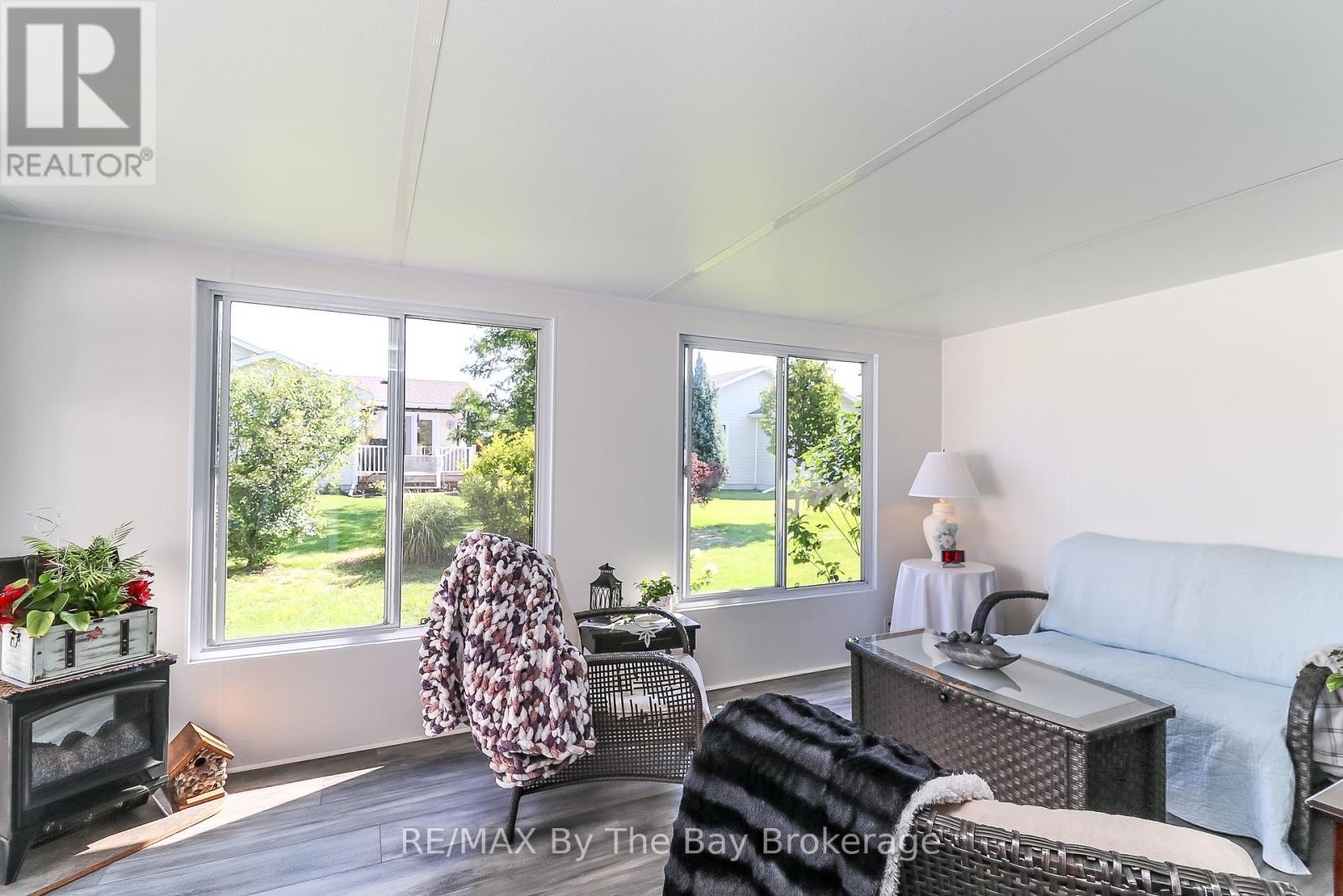Photo 25 of 31 New York Avenue, Wasaga Beach ON
