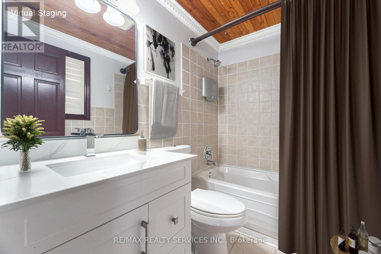 Photo 37 of 28 Homeland Court, Brampton ON