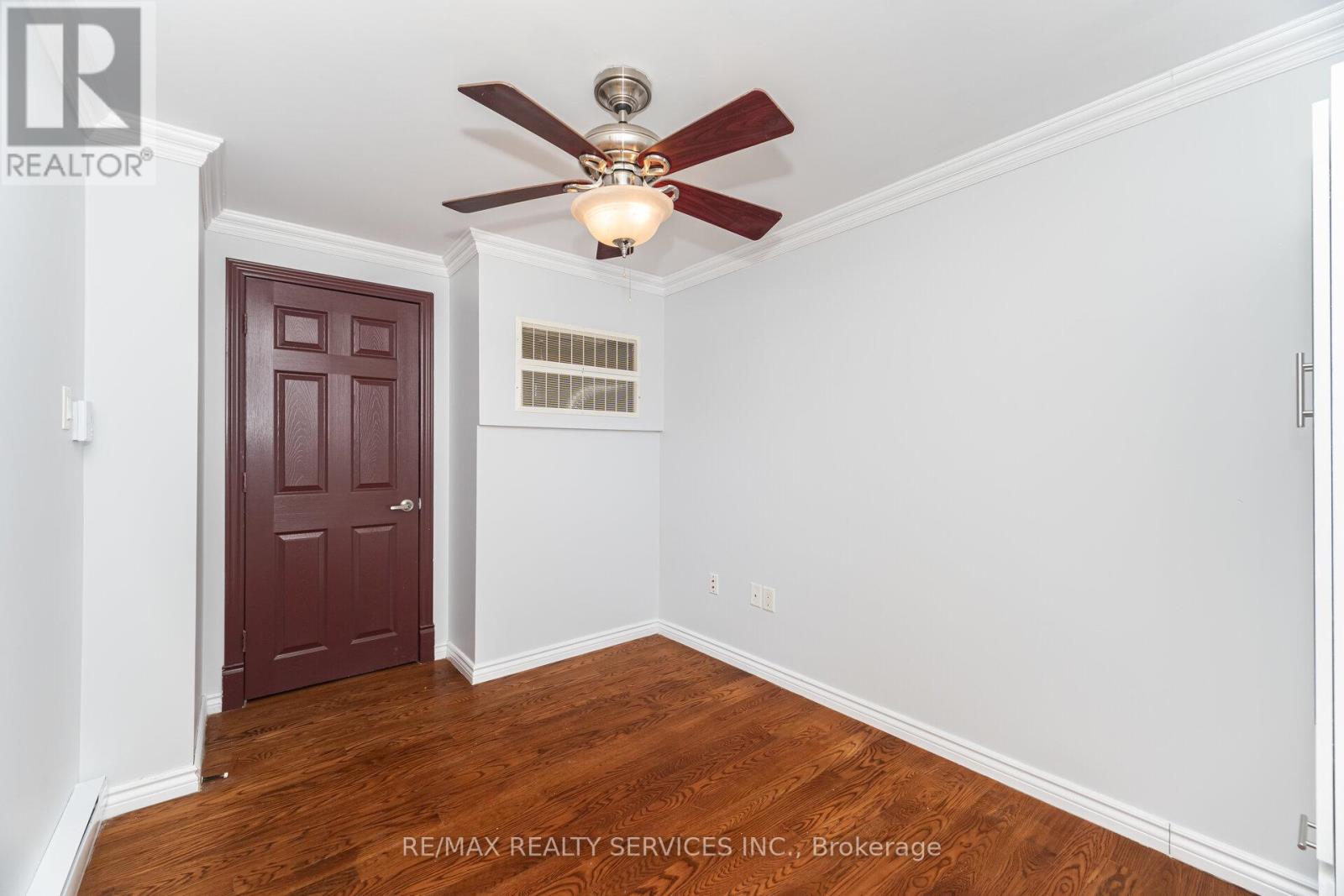 Photo 36 of 28 Homeland Court, Brampton ON