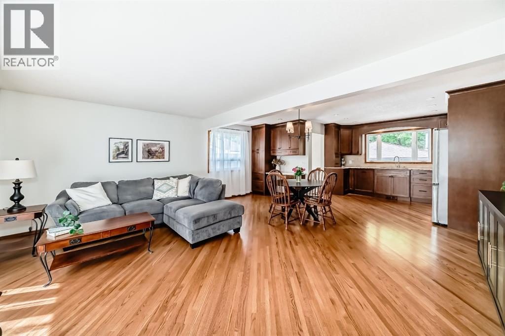 Photo 15 of 5556 Dalhart Hill Nw, Calgary AB