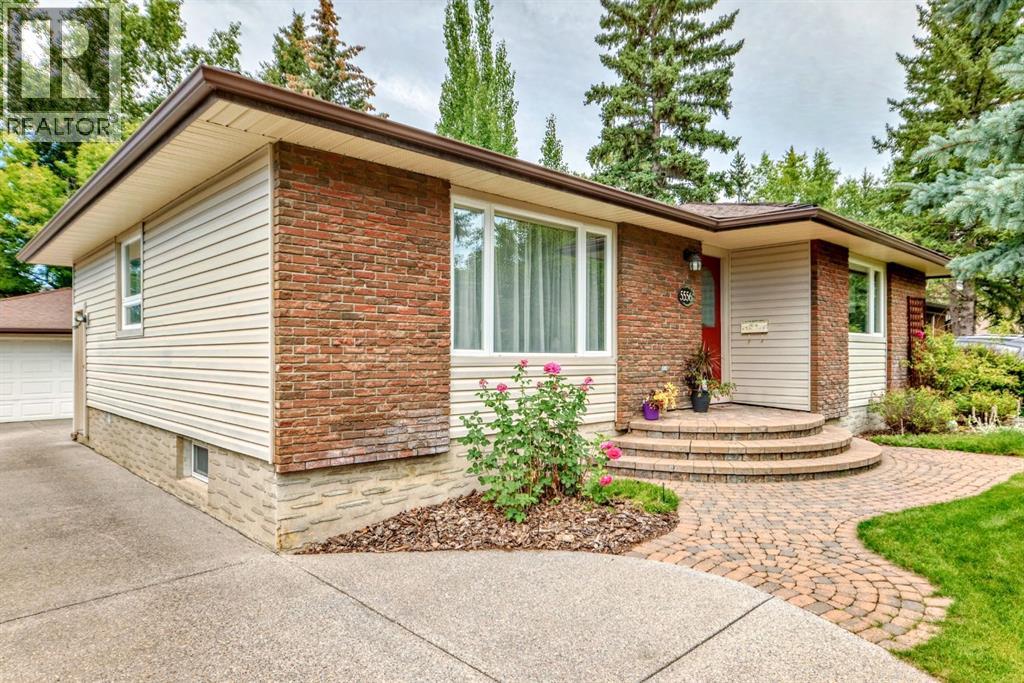 Photo 2 of 5556 Dalhart Hill Nw, Calgary AB