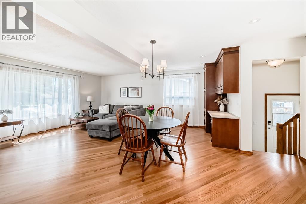 Photo 10 of 5556 Dalhart Hill Nw, Calgary AB