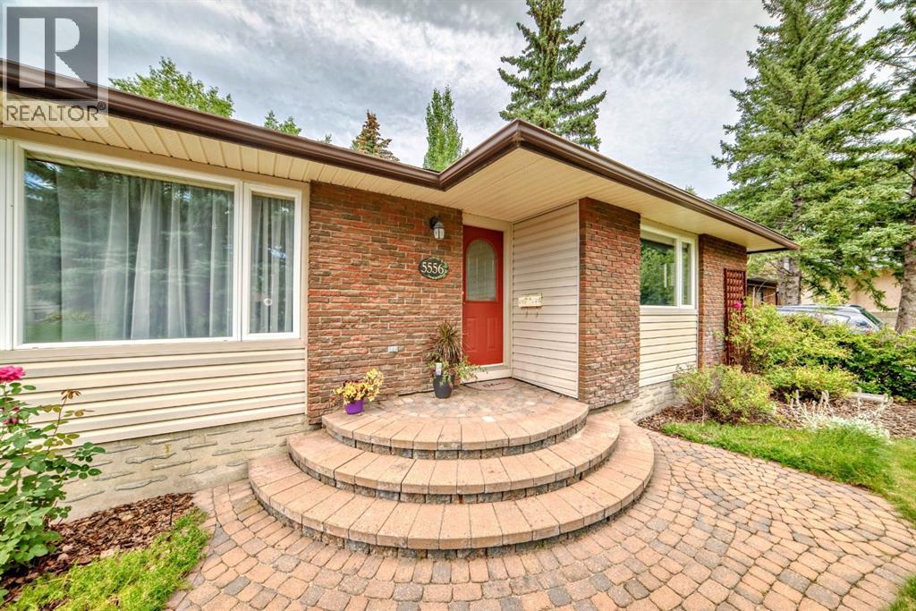 Photo 3 of 5556 Dalhart Hill Nw, Calgary AB
