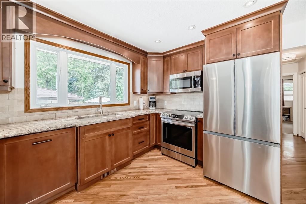Photo 5 of 5556 Dalhart Hill Nw, Calgary AB