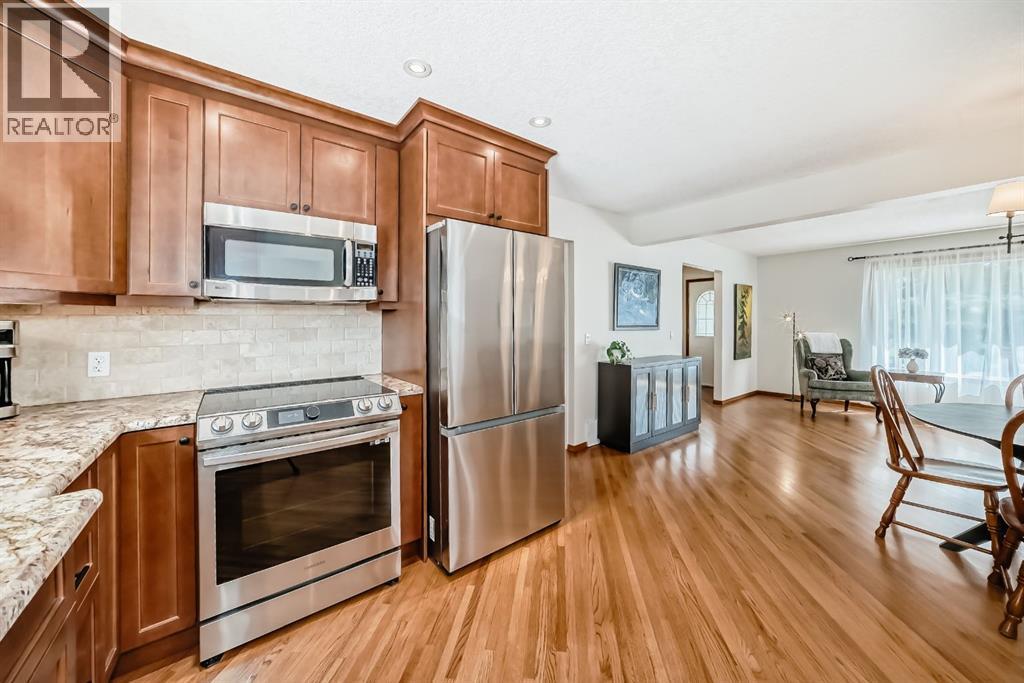 Photo 8 of 5556 Dalhart Hill Nw, Calgary AB