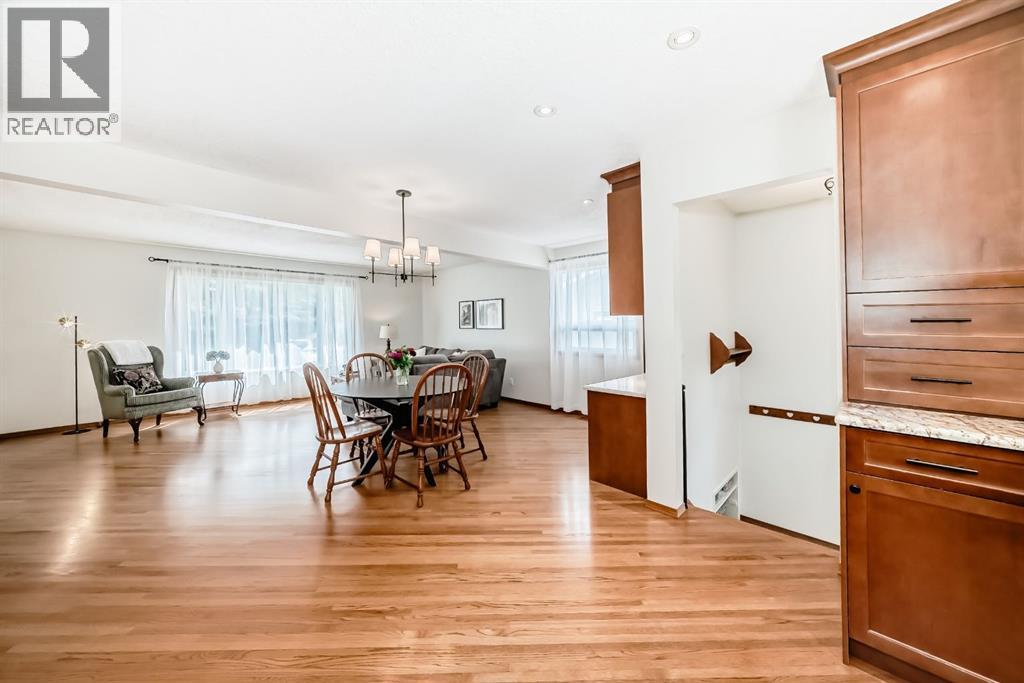Photo 9 of 5556 Dalhart Hill Nw, Calgary AB