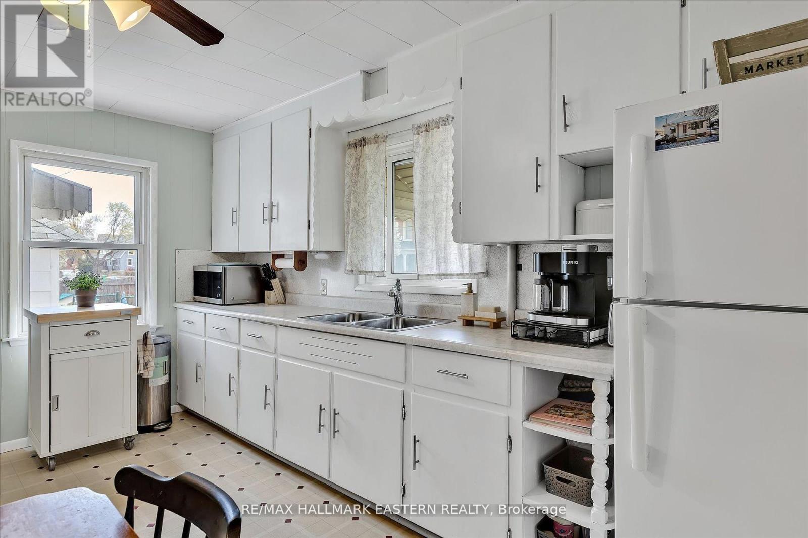 Photo 10 of 706 Monaghan Road, Peterborough ON