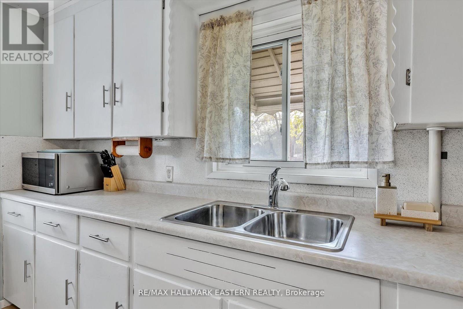 Photo 12 of 706 Monaghan Road, Peterborough ON