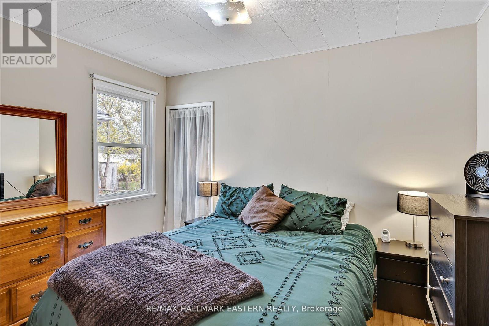 Photo 18 of 706 Monaghan Road, Peterborough ON