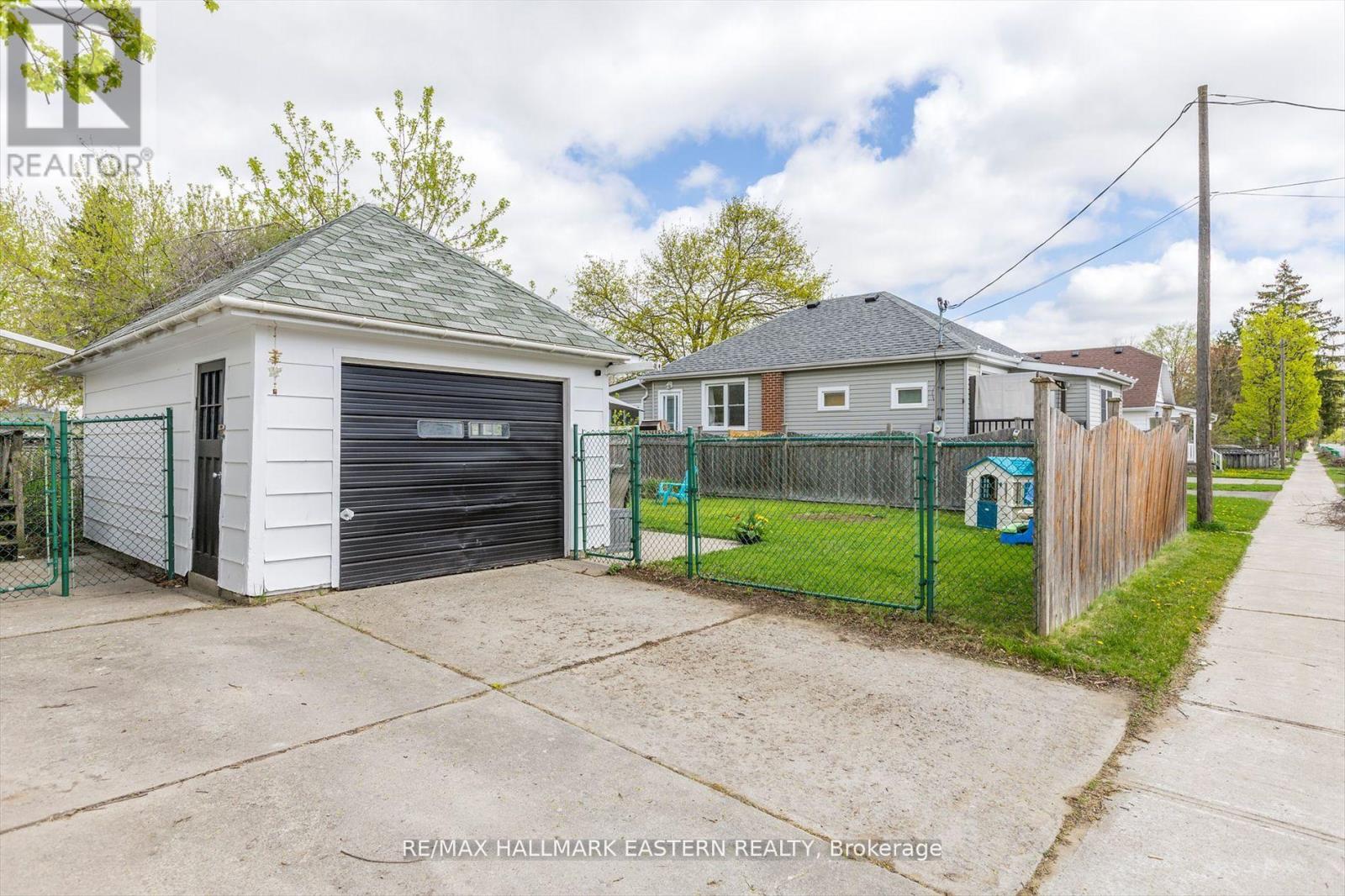 Photo 38 of 706 Monaghan Road, Peterborough ON