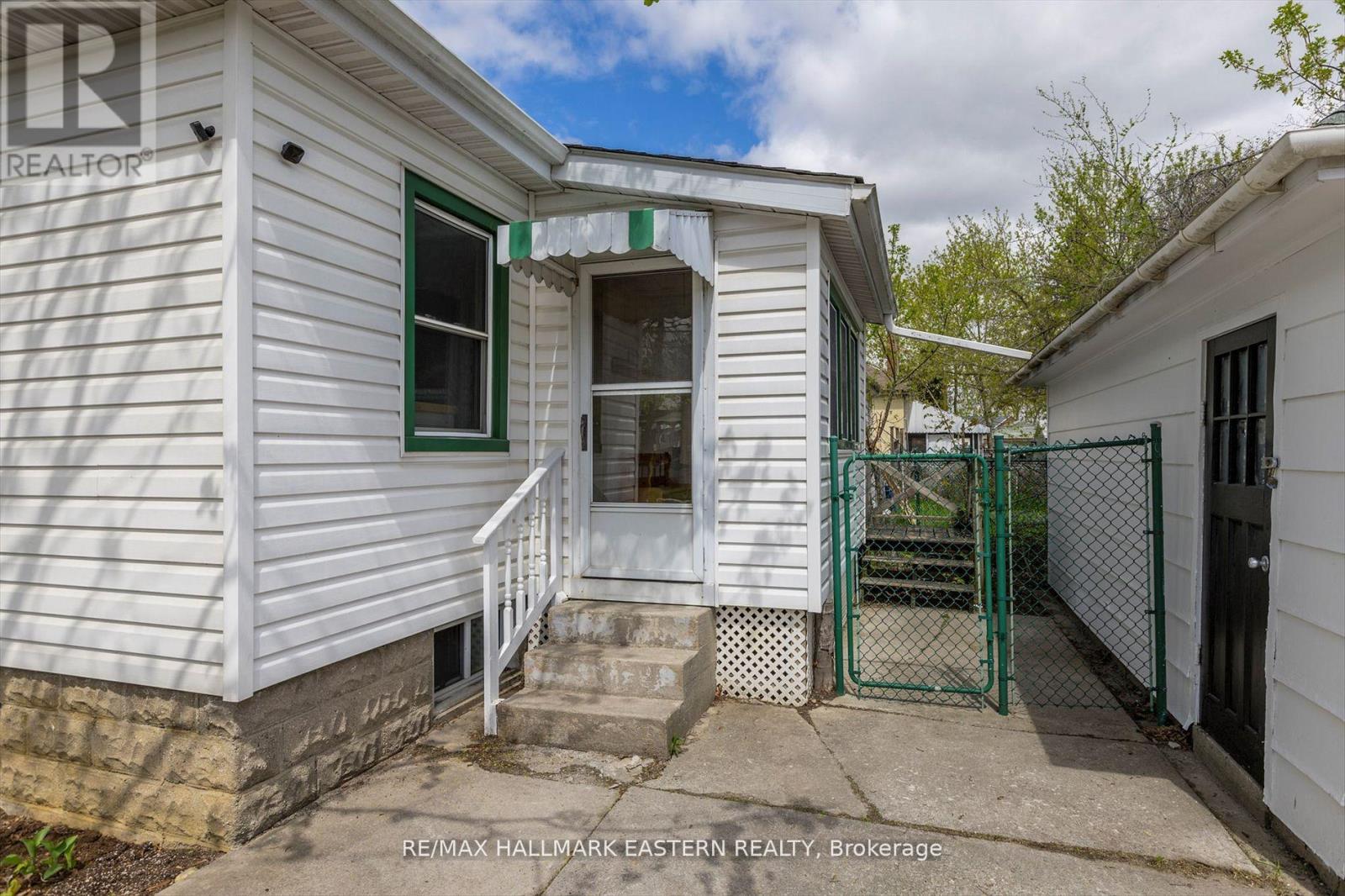 Photo 40 of 706 Monaghan Road, Peterborough ON