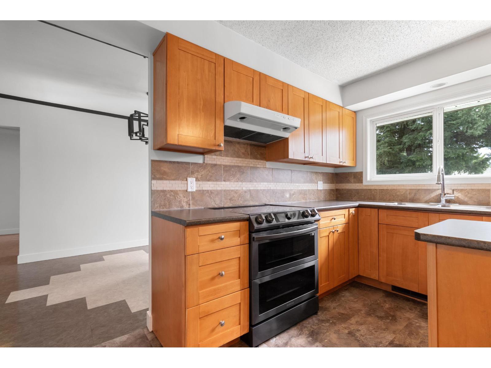 Photo 10 of 46160 Larch Avenue Chilliwack Proper South, Chilliwack BC