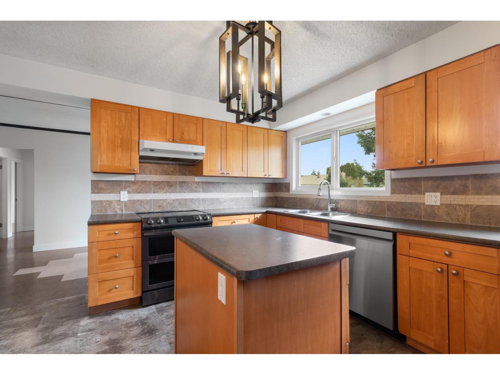 Photo 11 of 46160 Larch Avenue Chilliwack Proper South, Chilliwack BC