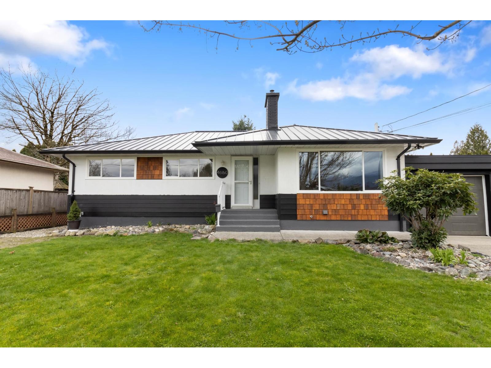 Photo 3 of 46160 Larch Avenue Chilliwack Proper South, Chilliwack BC
