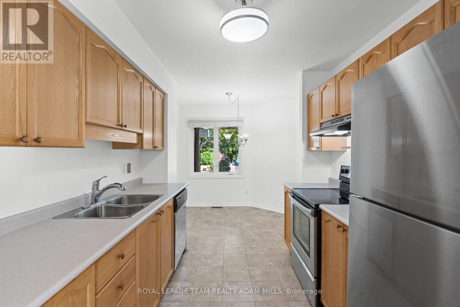 Photo 11 of 106 Woodpark Way, Ottawa ON