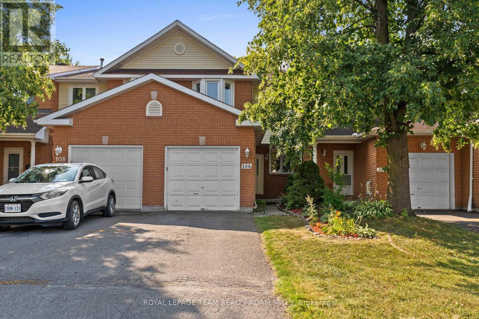 Photo 2 of 106 Woodpark Way, Ottawa ON