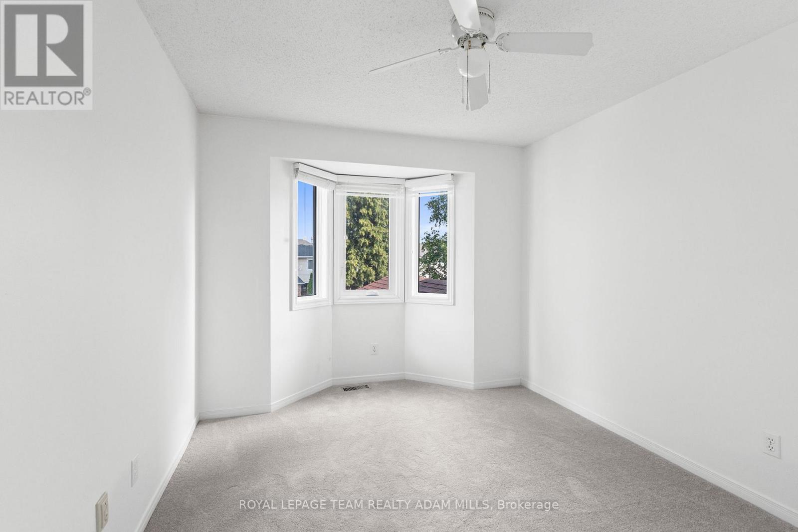Photo 21 of 106 Woodpark Way, Ottawa ON