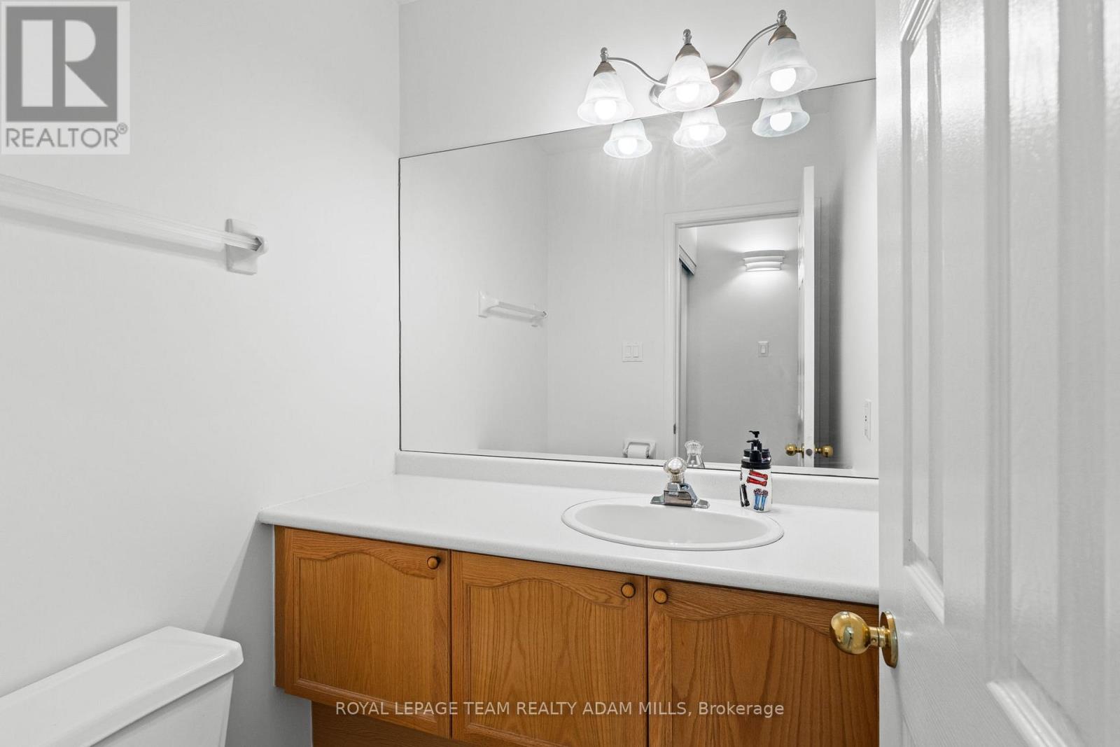 Photo 5 of 106 Woodpark Way, Ottawa ON