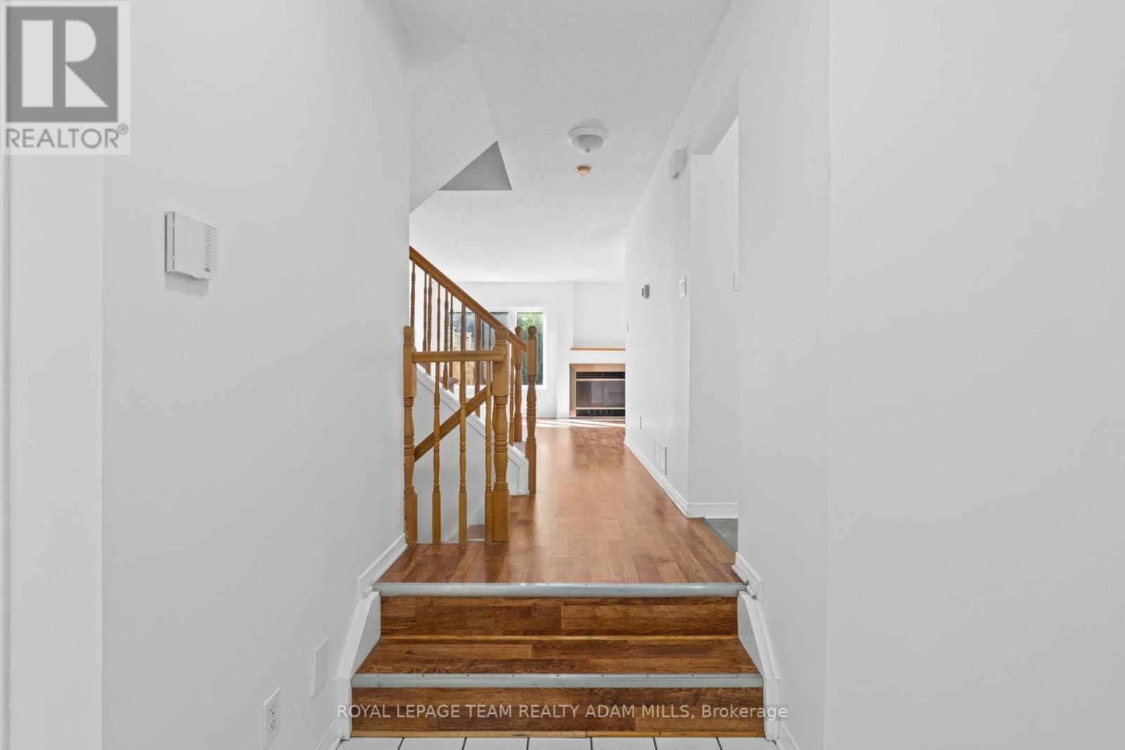 Photo 6 of 106 Woodpark Way, Ottawa ON