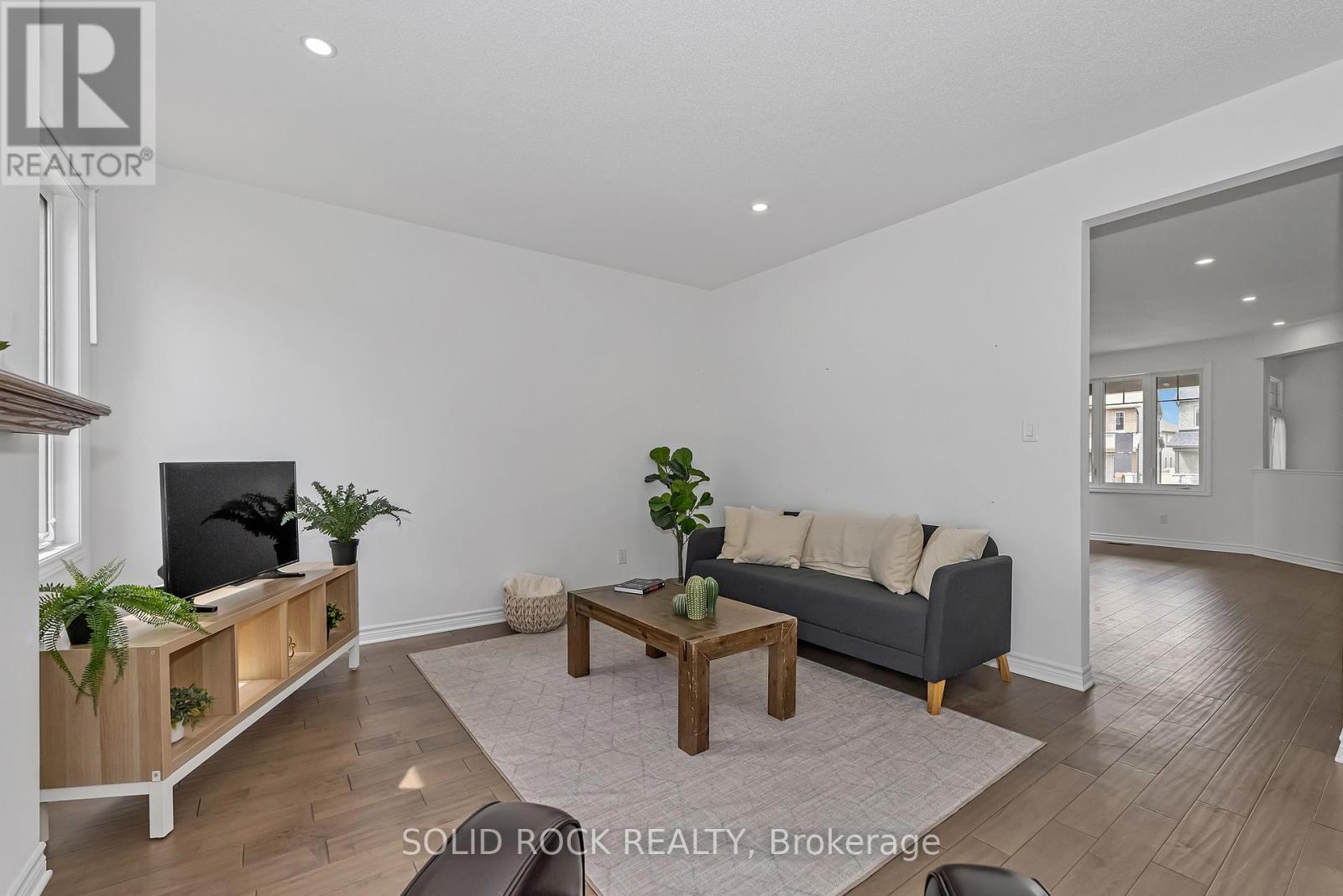 Photo 12 of 149 Minikan Street, Ottawa ON