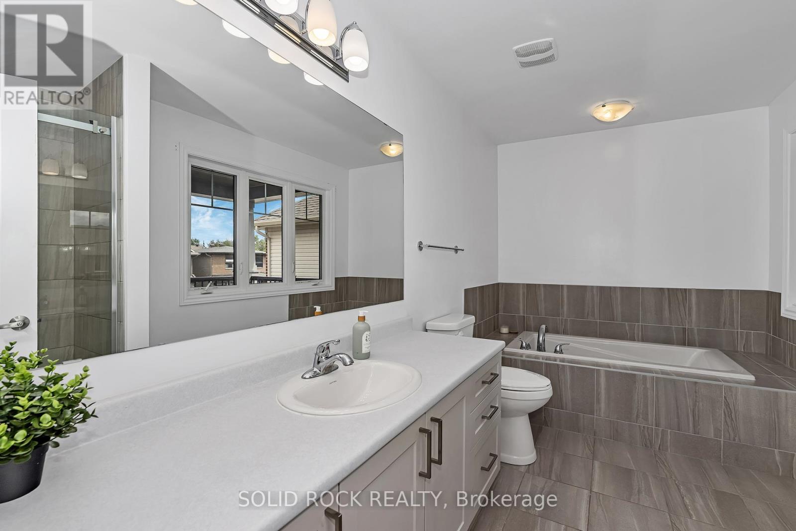 Photo 22 of 149 Minikan Street, Ottawa ON