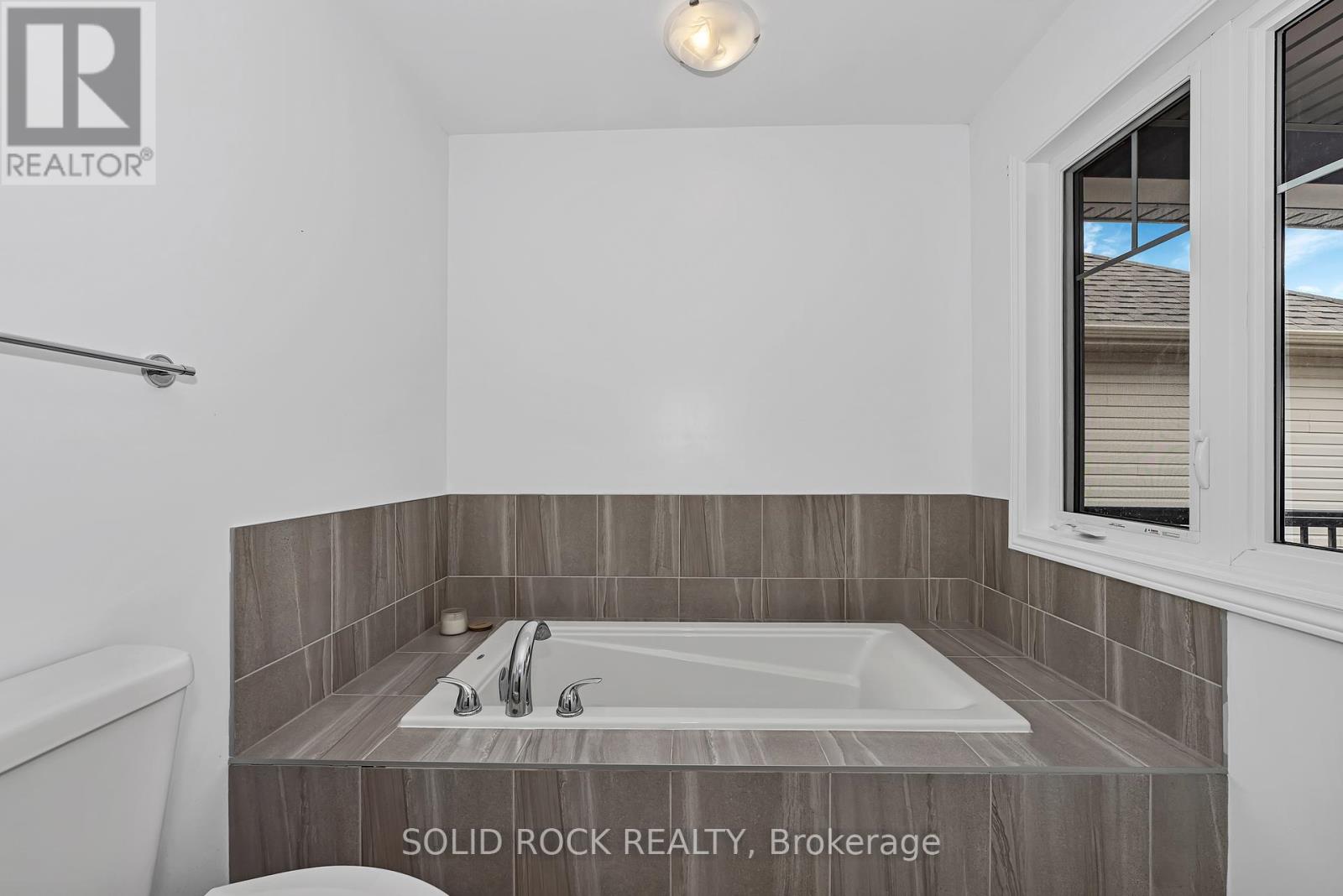 Photo 23 of 149 Minikan Street, Ottawa ON
