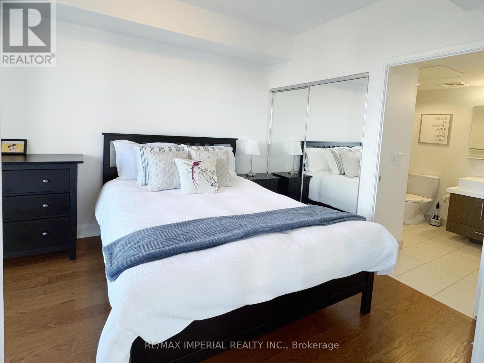 Photo 13 of 1910 1080 Bay Street, Toronto ON