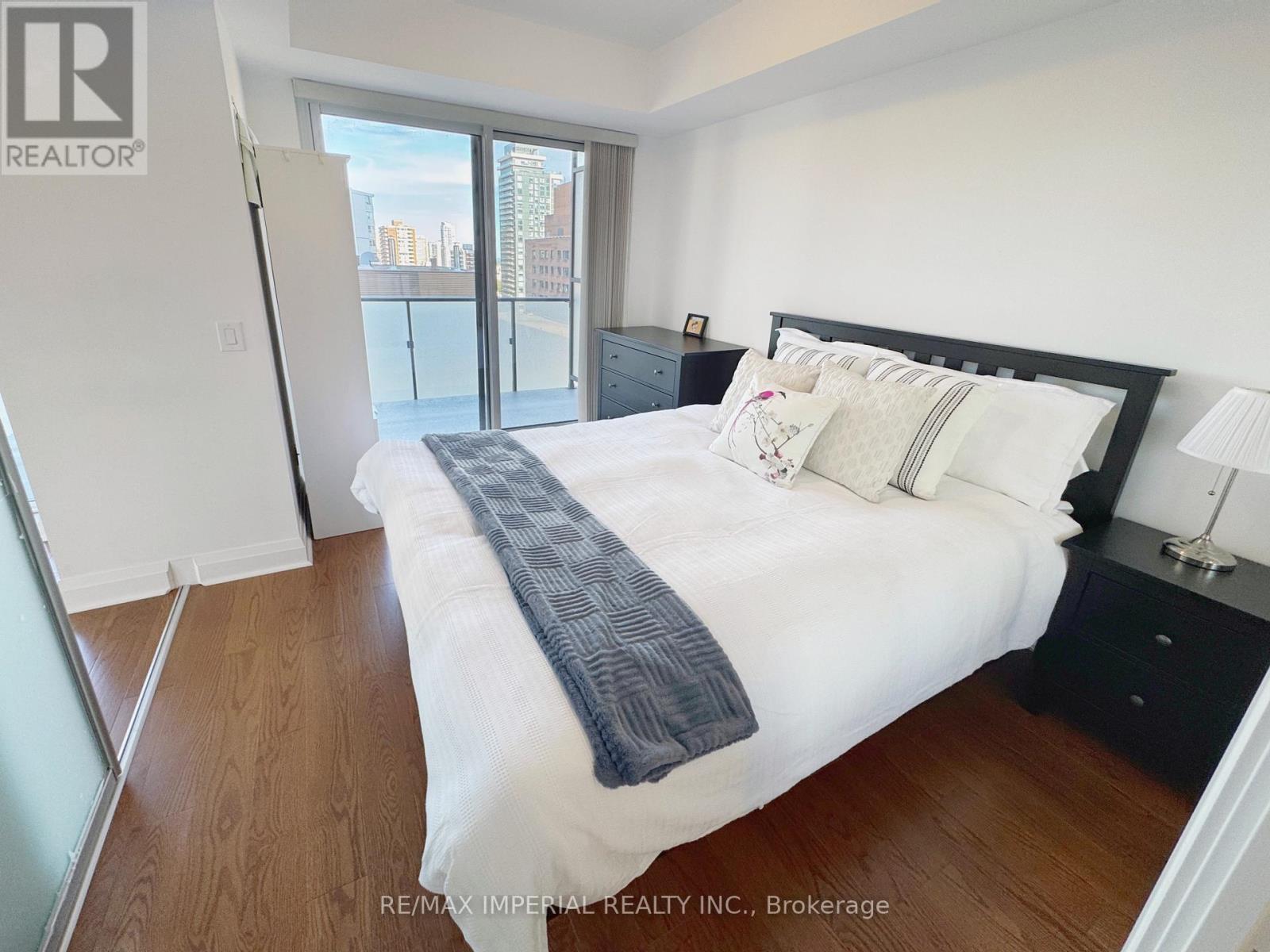 Photo 15 of 1910 1080 Bay Street, Toronto ON