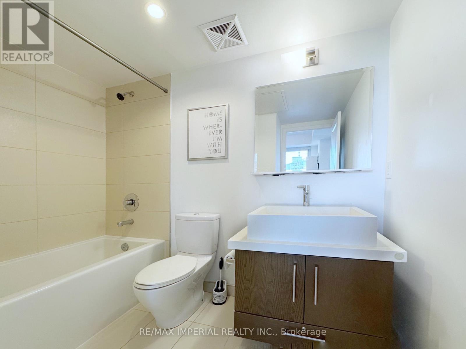 Photo 17 of 1910 1080 Bay Street, Toronto ON