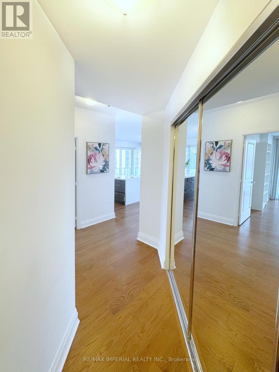 Photo 25 of 1910 1080 Bay Street, Toronto ON