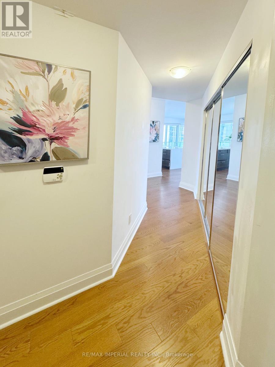 Photo 5 of 1910 1080 Bay Street, Toronto ON