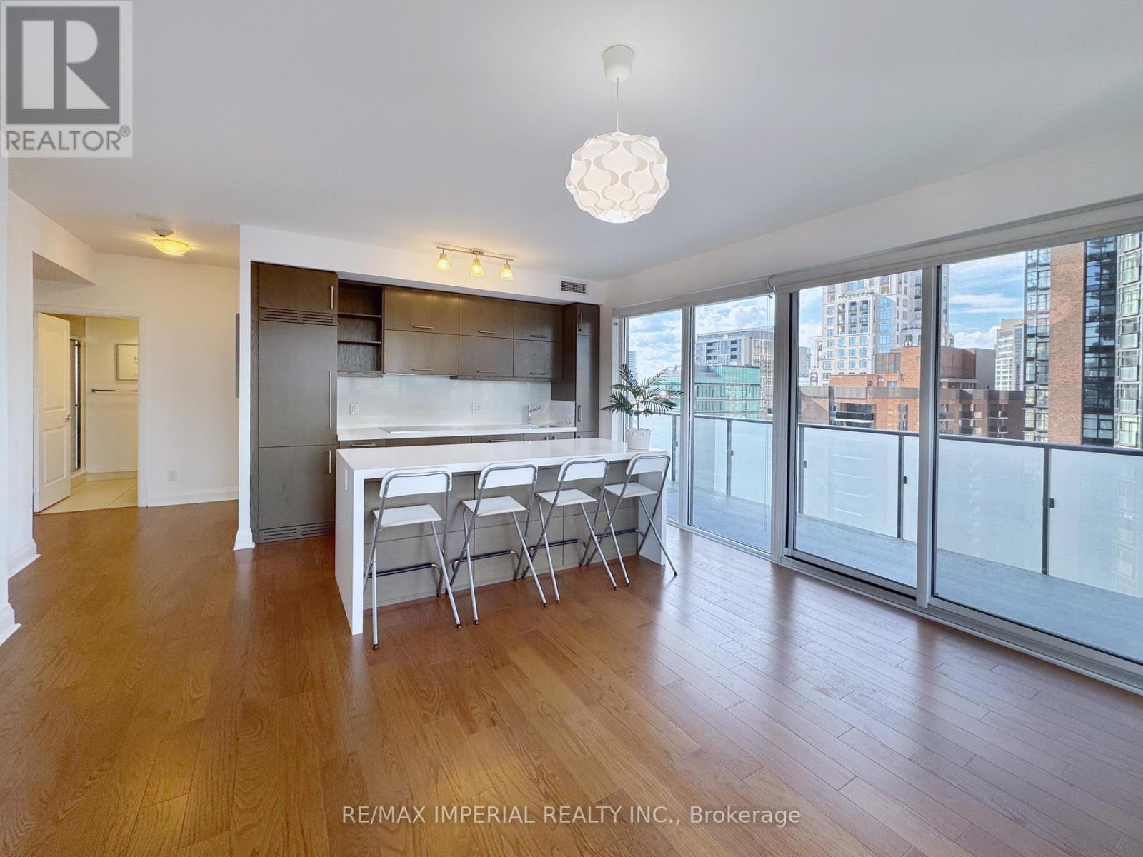 Photo 6 of 1910 1080 Bay Street, Toronto ON