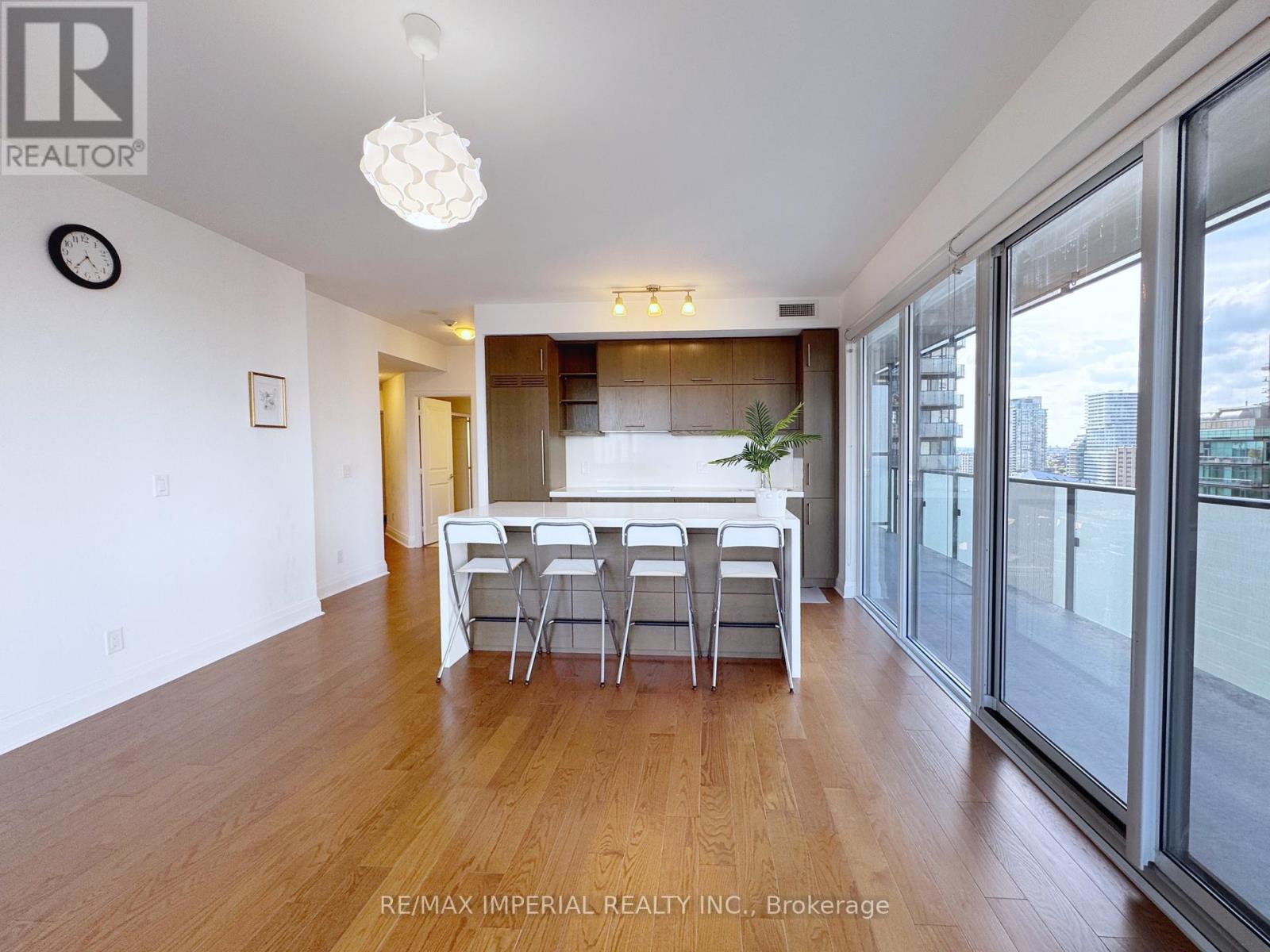 Photo 7 of 1910 1080 Bay Street, Toronto ON