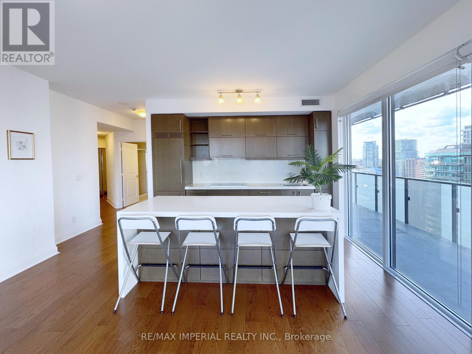 Photo 8 of 1910 1080 Bay Street, Toronto ON