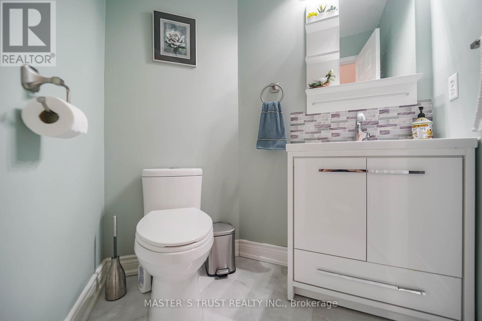 Photo 11 of 40 Rochefort Drive, Toronto ON
