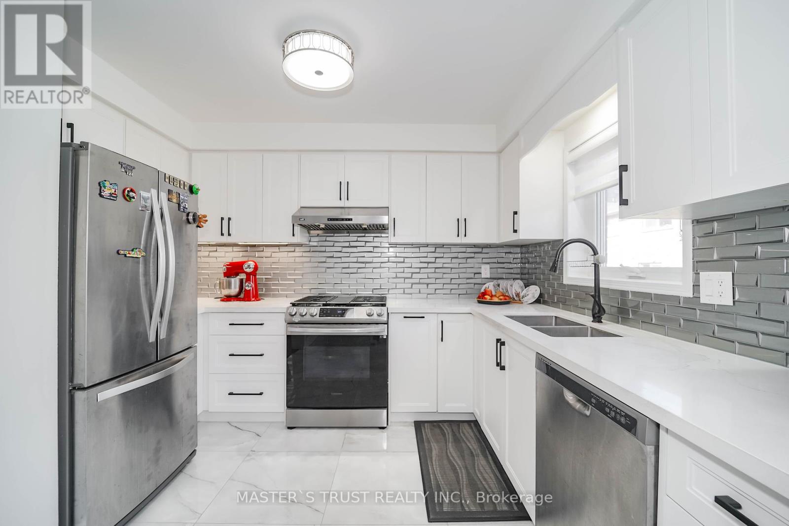 Photo 13 of 40 Rochefort Drive, Toronto ON