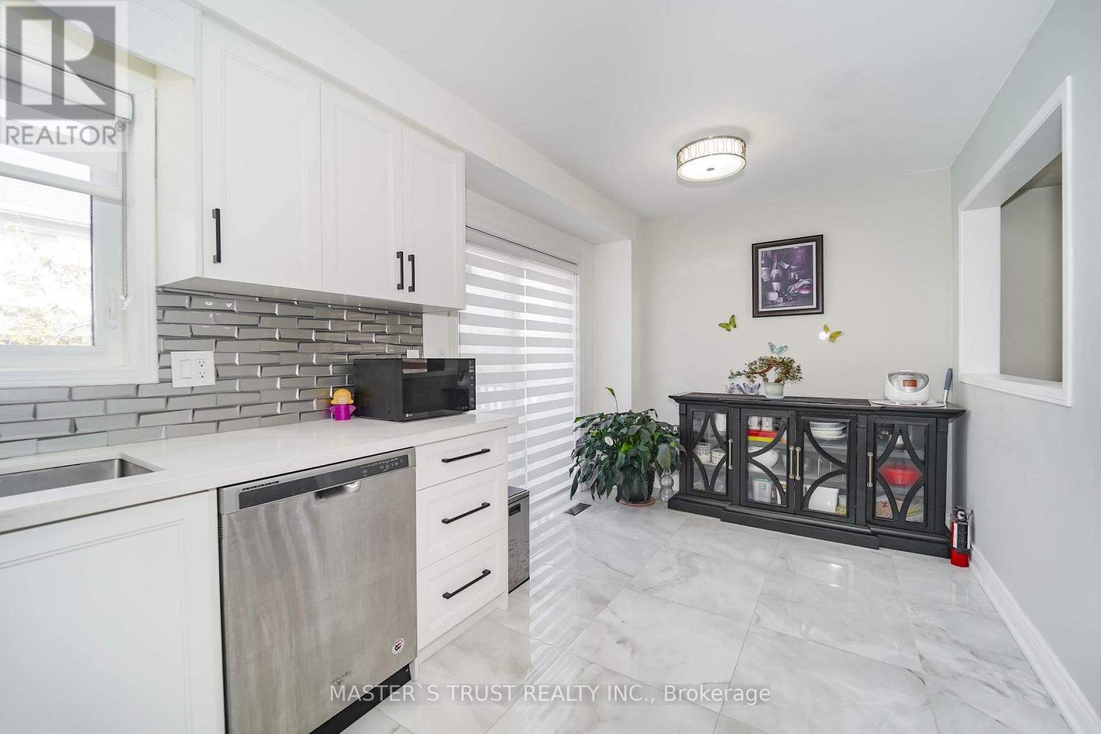 Photo 15 of 40 Rochefort Drive, Toronto ON
