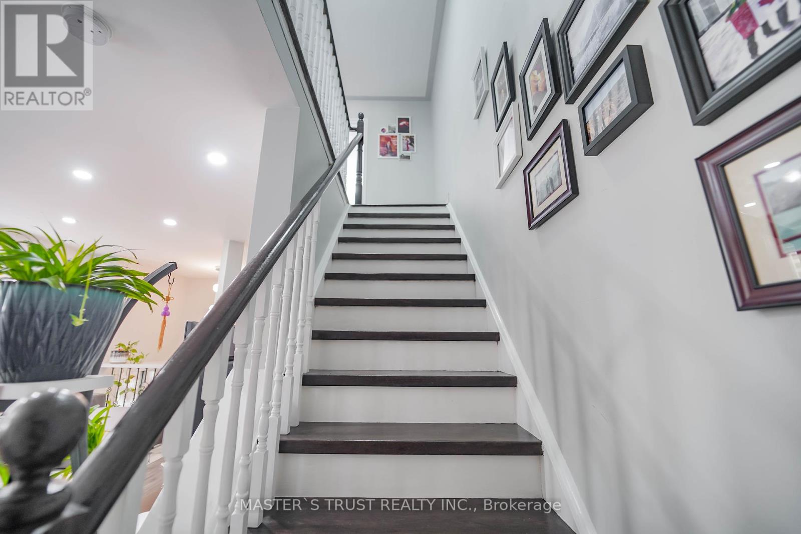 Photo 16 of 40 Rochefort Drive, Toronto ON