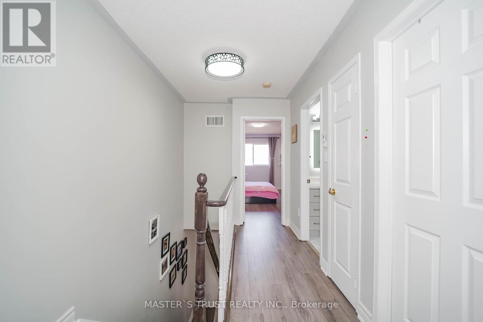 Photo 19 of 40 Rochefort Drive, Toronto ON