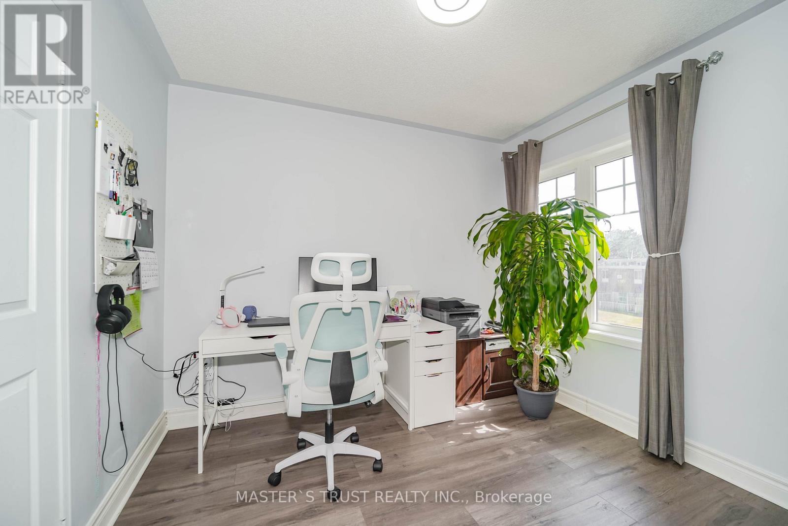 Photo 20 of 40 Rochefort Drive, Toronto ON