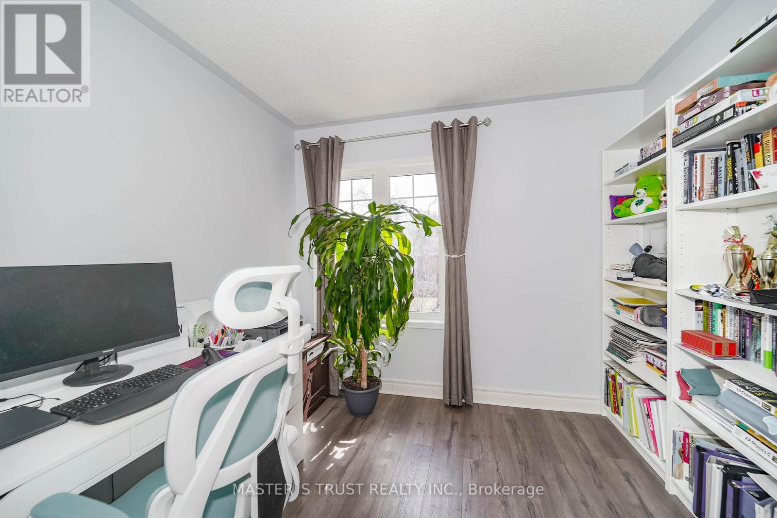 Photo 21 of 40 Rochefort Drive, Toronto ON