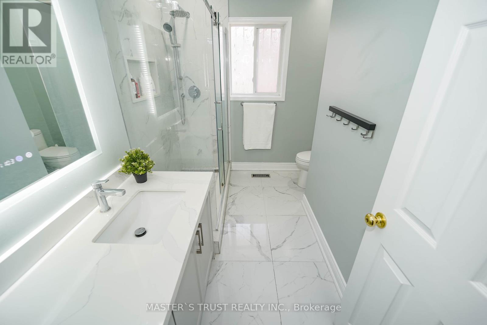 Photo 23 of 40 Rochefort Drive, Toronto ON