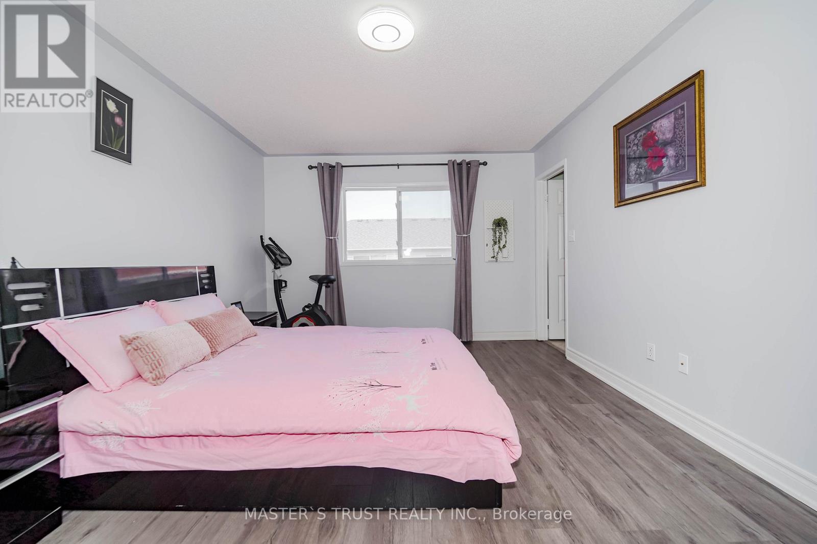 Photo 24 of 40 Rochefort Drive, Toronto ON