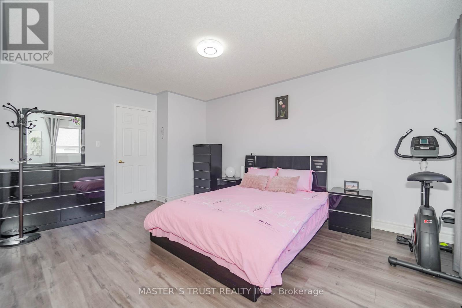 Photo 26 of 40 Rochefort Drive, Toronto ON