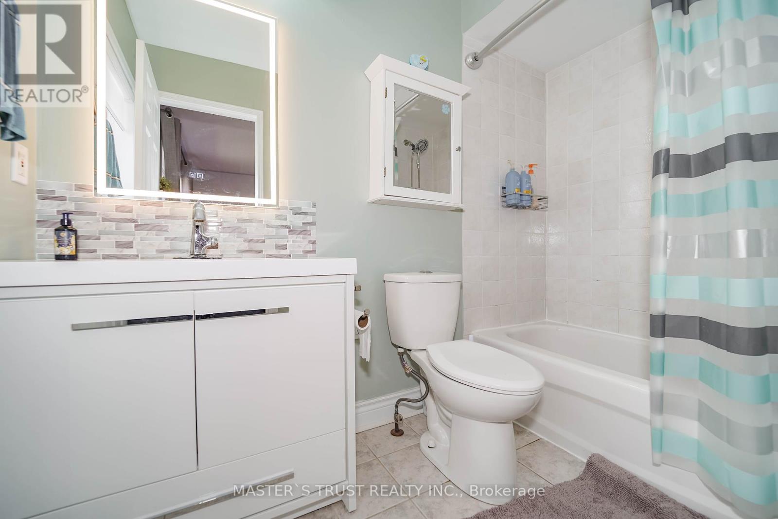 Photo 27 of 40 Rochefort Drive, Toronto ON